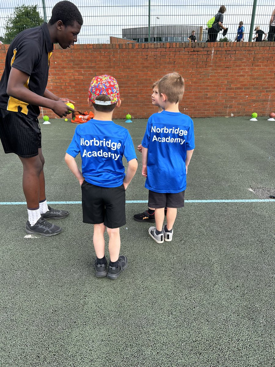 Norbridge_PE's tweet image. We are having a great time at the KS1 Tennis Festival over at @OaksPe 🎾