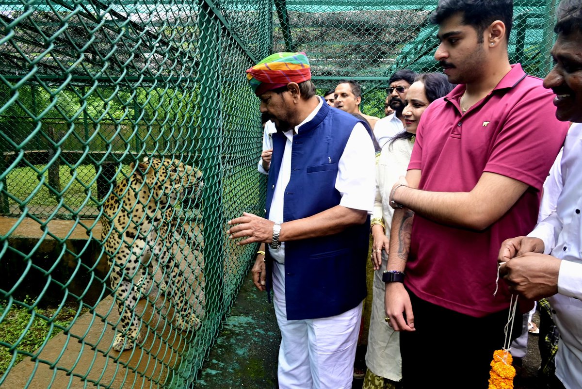 RamdasAthawale's tweet image. I had the honour of attending the 7th birthday celebration of the adopted leopard at Sanjay Gandhi National Park, Mumbai.
Let us strengthen our commitment to wildlife conservation and environmental harmony.
#WildlifeProtection #RamdasAthawale #RPI #SGNP