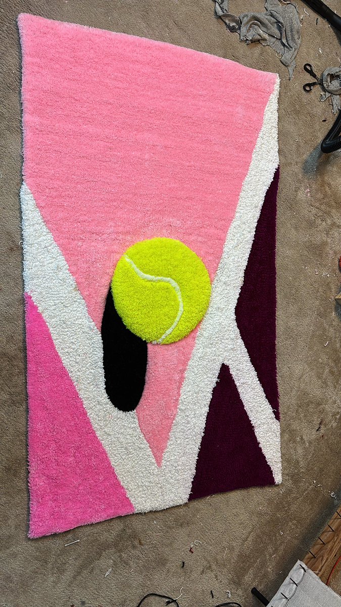PAINTwTHREADZ's tweet photo. It turned out soooo good. Excuse my dirty studio just finished tufting it sooooo

https://t.co/YMDlMWWvTU

#Tennisball #tenniscourt #Djokovic #tufting #art #handicraft #iran #israel #hsrlayout #bangalore https://t.co/Ai7OqoNauk