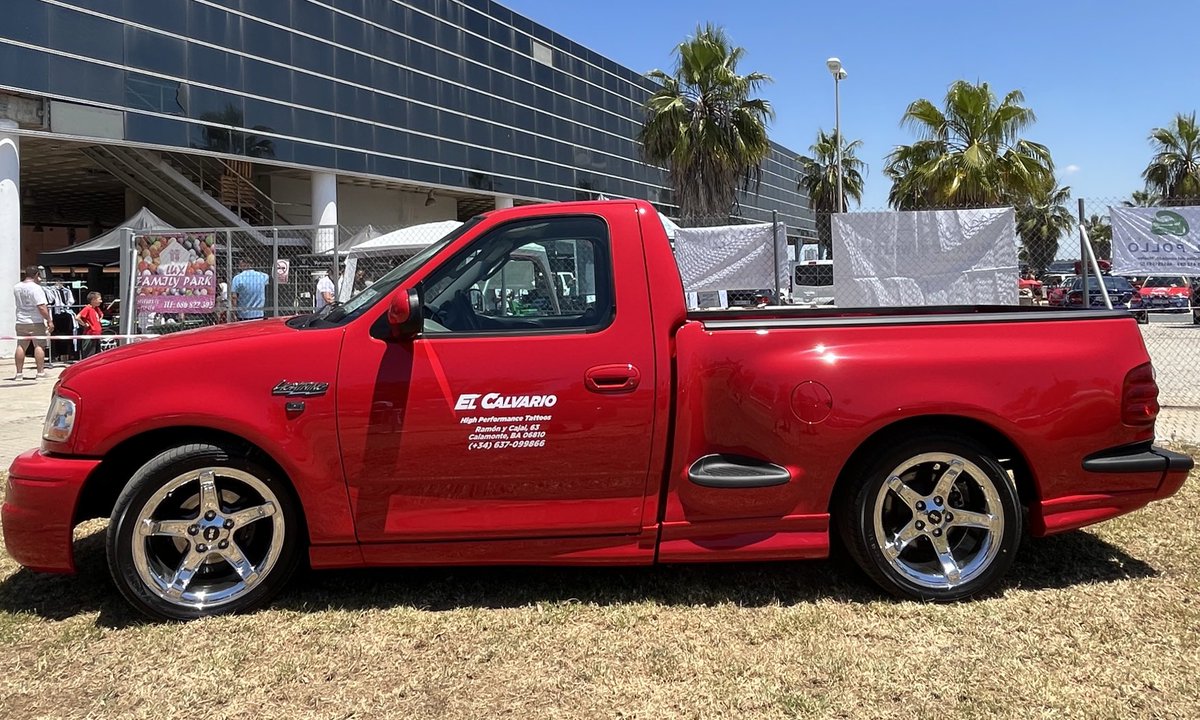 What do you call an arrogant trumpet player?

A brass-hole!🎺