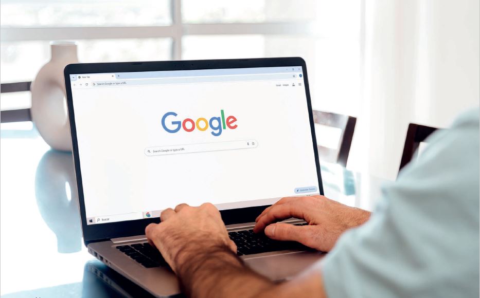 AI schiet als een raket omhoog. Tools als ChatGPT, Perplexity en Claude beantwoorden vragen in seconden, vaak sneller dan Google. Logisch dat veel mensen zich afvragen: "Heeft Google z'n beste tijd gehad?"

Lees meer via lnkd.in/egHMkZNn