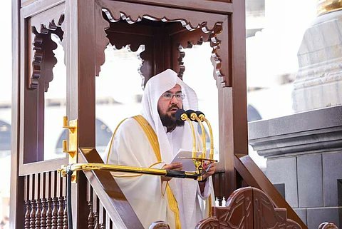 L'Imam et orateur de la mosquée sacrée de #Makkah 🕋, le Cheikh Dr Abderrahman As-Sudais durant le sermon de ce vendredi:

« Ô Seigneur, fais que cette année soit bonne pour nous, que notre passé soit pardonné et que notre futur soit heureux. »