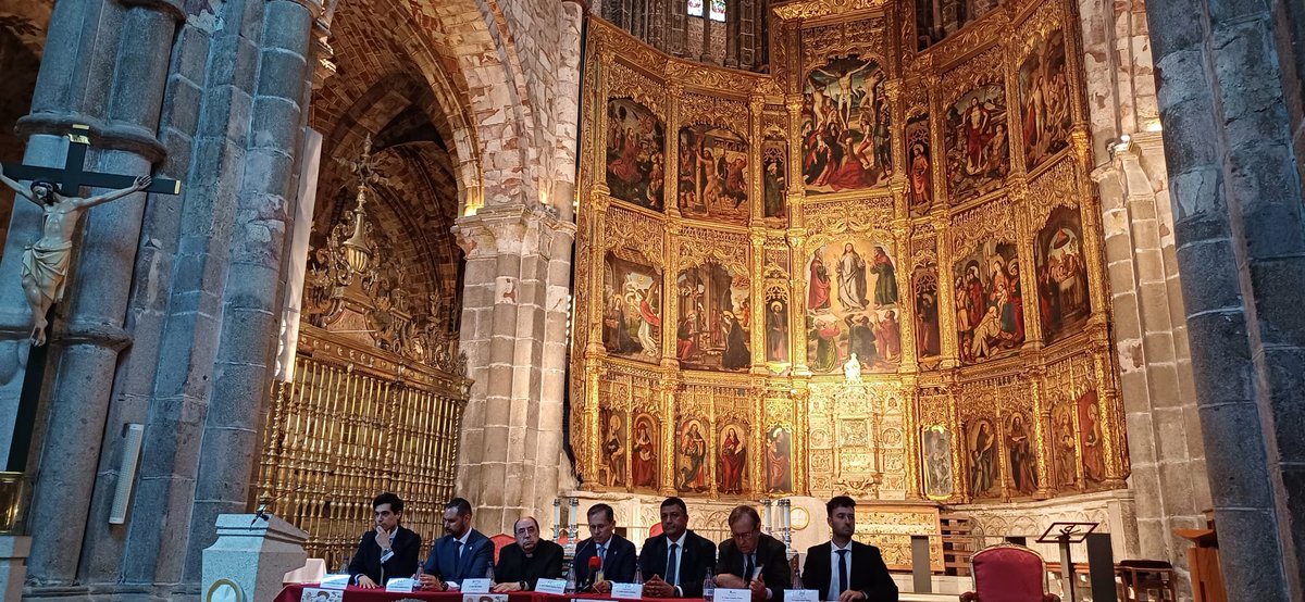 Ayer tuvo lugar en la Catedral de Ávila la inauguración de la exposición Vasco de la Zarza, 500 años. Desde hoy se puede ir a visitar en horario de la Catedral.
