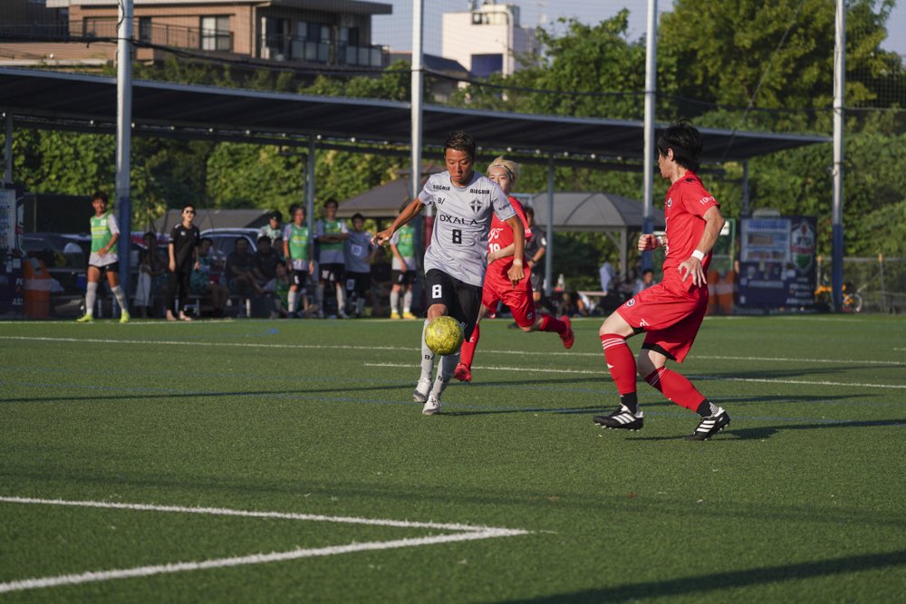 第5節はチーム結成後、初の連勝となりました。個人としては小学生以来のDFでの出場で、ワンアシストを記録できましたが、失点にも絡んでしまいGKとは別の課題が残る試合となりました。年齢的にも今シーズンで結果を残せないと後がないことを改めて自覚し、次節に向けて準備をしていきます。🔥