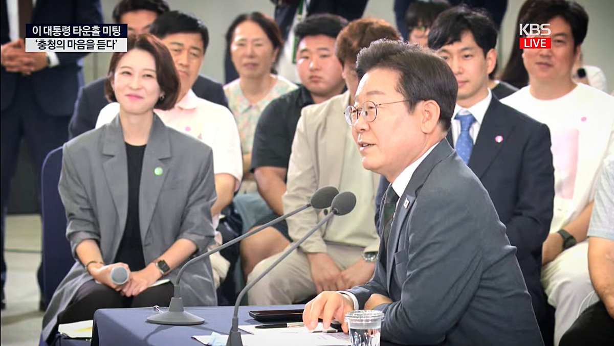 _look_here's tweet image. 250704

대통령과 함께하는 충청권 타운홀미팅 진행

#안귀령 @anngwiryeong #이재명