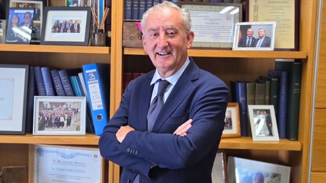 Unión Profesional (@uprofesional) on Twitter photo .<a href="/TomasCoboCastro/">Tomás Cobo Castro</a>, presidente de Unión Profesional: «La colegiación es un seguro y una garantía para la sociedad» 👉tinyurl.com/562r7e45
Entrevista de <a href="/cberbell/">Carlos Berbell</a>, director de <a href="/Confilegal/">Confilegal</a>, por el #45AniversarioUP. .<a href="/TomasCoboCastro/">Tomás Cobo Castro</a>, presidente de Unión Profesional: «La colegiación es un seguro y una garantía para la sociedad» 👉tinyurl.com/562r7e45
Entrevista de <a href="/cberbell/">Carlos Berbell</a>, director de <a href="/Confilegal/">Confilegal</a>, por el #45AniversarioUP.