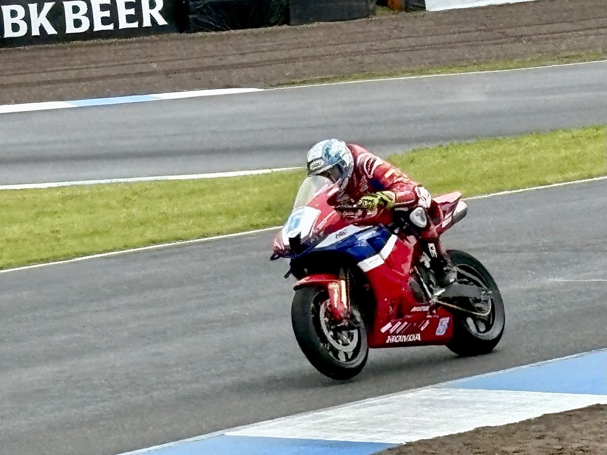 The first Free Practice session is complete for Supersport at <a href="/krcircuit/">Knockhill Circuit</a> 

<a href="/JackKennedy14/">Jack Kennedy ☘️</a> - P3
<a href="/deanharrisonTT/">Dean Harrison</a> - P12

#HondaRacing #CBR600RR