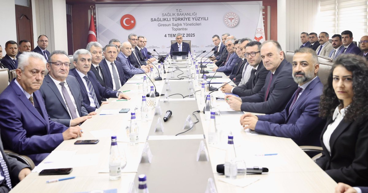 Sağlık Bakanımız Prof. Dr. Kemal Memişoğlu başkanlığında Sağlıklı Türkiye Yüzyılı Giresun Sağlık Yöneticileri Toplantısı gerçekleştirildi.

Sağlık Bakanımız, ildeki sağlık yatırımları ve sağlık hizmetlerinin sunumuna ilişkin il yöneticilerinden bilgi aldı.