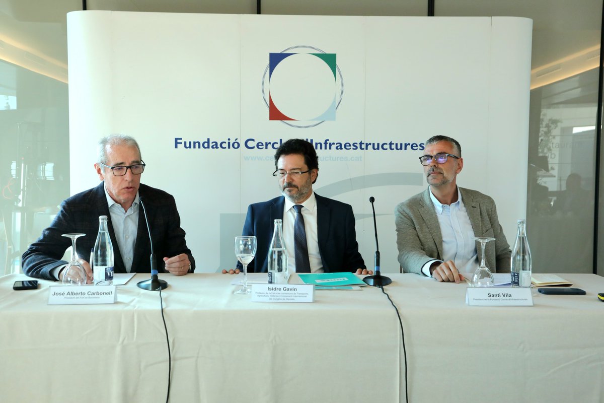 Port de Barcelona (@portdebarcelona) on Twitter photo 📍 El president del #PortdeBarcelona, José Alberto Carbonell, ha presentat la sessió del <a href="/cercle_infraest/">Cercle Infraestruct.</a> amb el portaveu de Junts a la Comissió de Transports del Congrés, <a href="/IsidreGavin/">Isidre Gavín</a>.
💬 Gavin ha defensat una major autonomia de gestió per al Port. 📍 El president del #PortdeBarcelona, José Alberto Carbonell, ha presentat la sessió del <a href="/cercle_infraest/">Cercle Infraestruct.</a> amb el portaveu de Junts a la Comissió de Transports del Congrés, <a href="/IsidreGavin/">Isidre Gavín</a>.
💬 Gavin ha defensat una major autonomia de gestió per al Port.