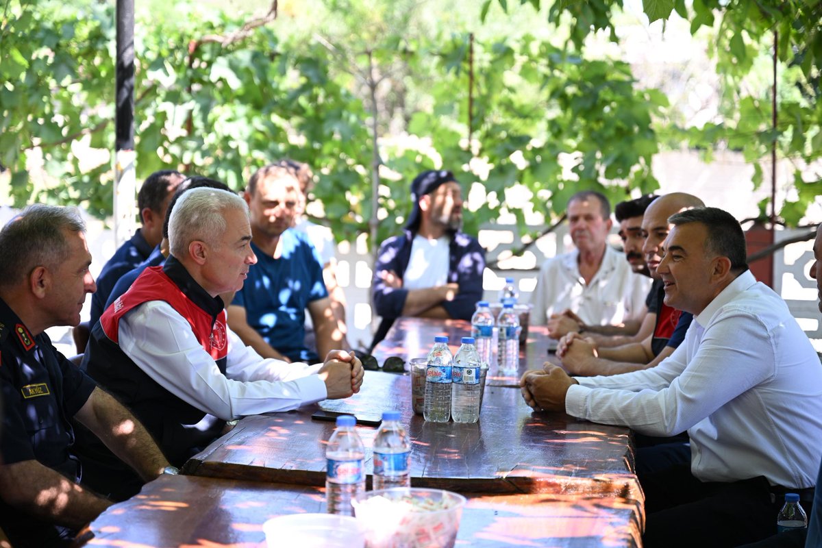 Valimiz Sayın Uğur Turan, Deveçatağı köyümüzü ziyaret etti. Üreticilerimize ve esnafımıza hayırlı  bereketli kazançlar diledi. ⤵️