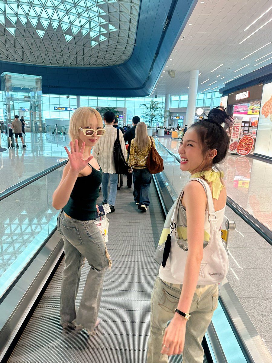 krungy21's tweet image. We’re so excited to go to Cambodia and meet our Blackjacks there!!! ♠️♥️