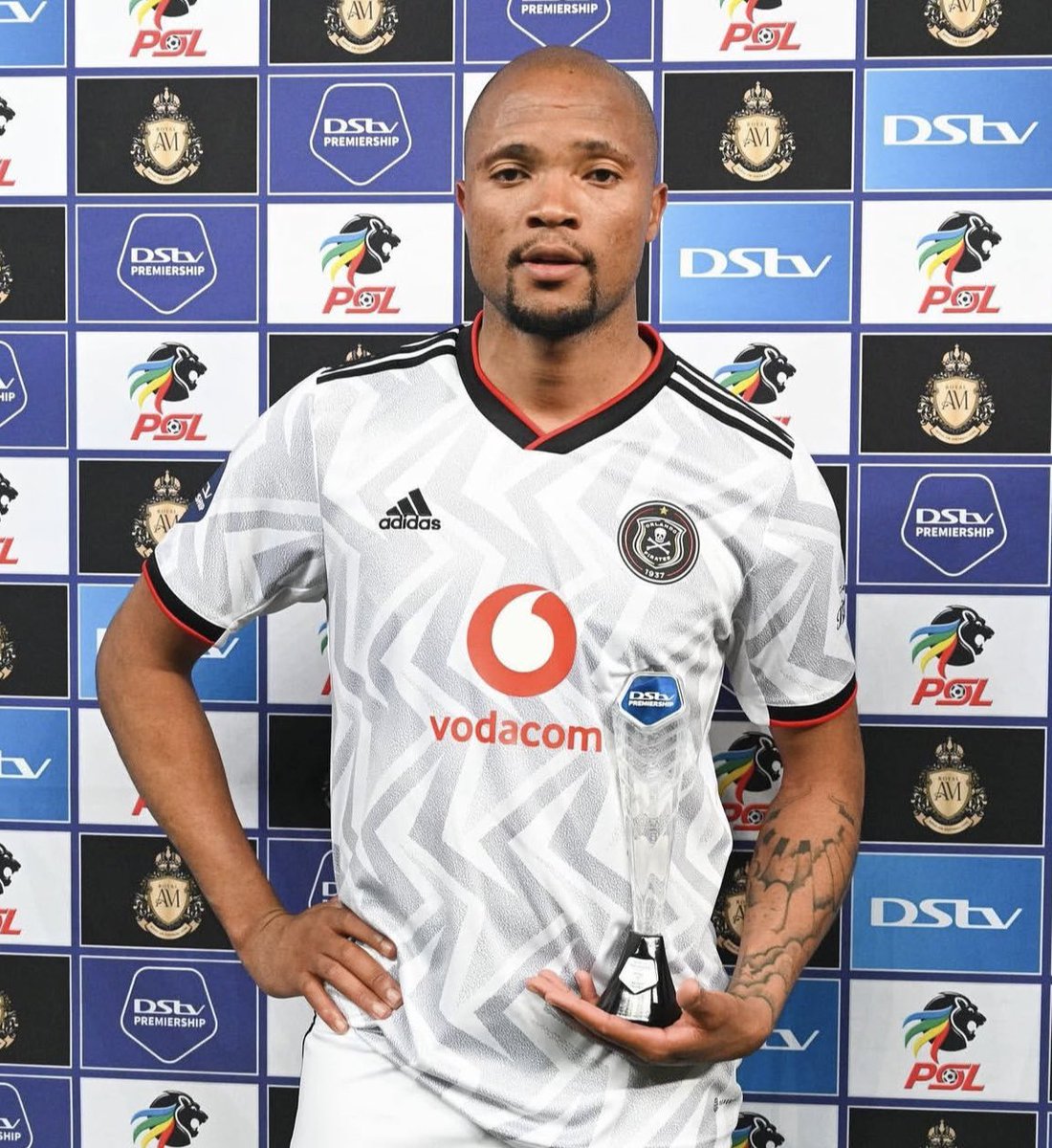 Makonco_M's tweet photo. 🚨 EXCLUSIVE:

Chippa United reach agreement with Orlando Pirates to sign midfield duo Goodman Mosele &amp; Azola Tshobeni on loan. No option to make the moves permanent #ChippaUtd.  @iDiskiTimes 🗞️ #TransferNews 📰 https://t.co/ynvwMzfs4Z