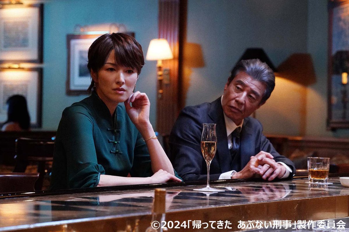 #吉瀬美智子👤さんは役作りについて「私が演じるステラは舘さん演じる鷹山と恋仲だったので、より気分が上がるようにおしゃれに気を使ってみたり、ステラはこんな香りかな？と思う香水をつけてみたりしました」とコメントしています🥰

#金曜ロードショー #帰ってきたあぶない刑事 #あぶ刑事