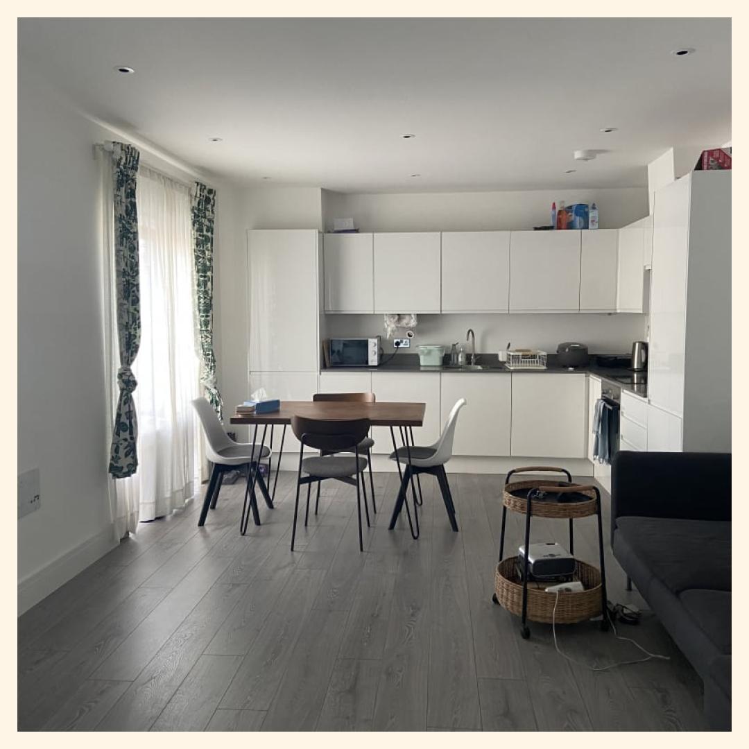 For Sale Kappa Court, Etwell Place, Surbiton, KT5 

🏢 One bedroom flat  
🚗 Parking included  
🚶‍♂️ 7 minutes to Surbiton station  
📏 549 sqft with 5.8 sqm balcony  
✨ Modern interior with underfloor heating  
🌞 South facing living...