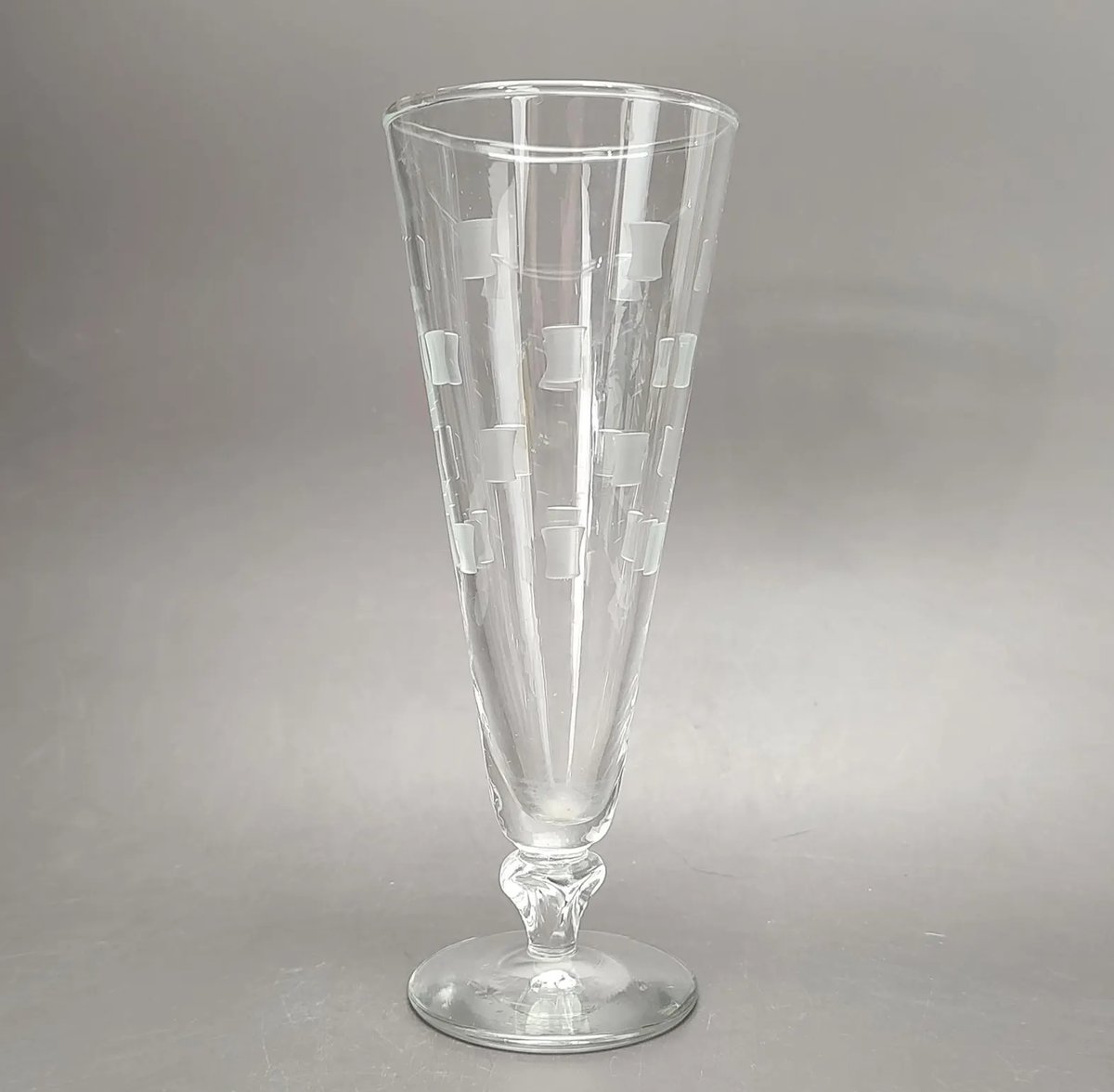 GrandesVtgShop's tweet photo. https://t.co/2ZXmvg3ibv Windsor etched Glass Pattern Libbey ~ Pilsner Beer Glass Circa 1955 ~ Mid Century Bar #LibbeyGlass #Pilsners #windsor @Etsy @1RetweetMachine https://t.co/U8JLldk2N7