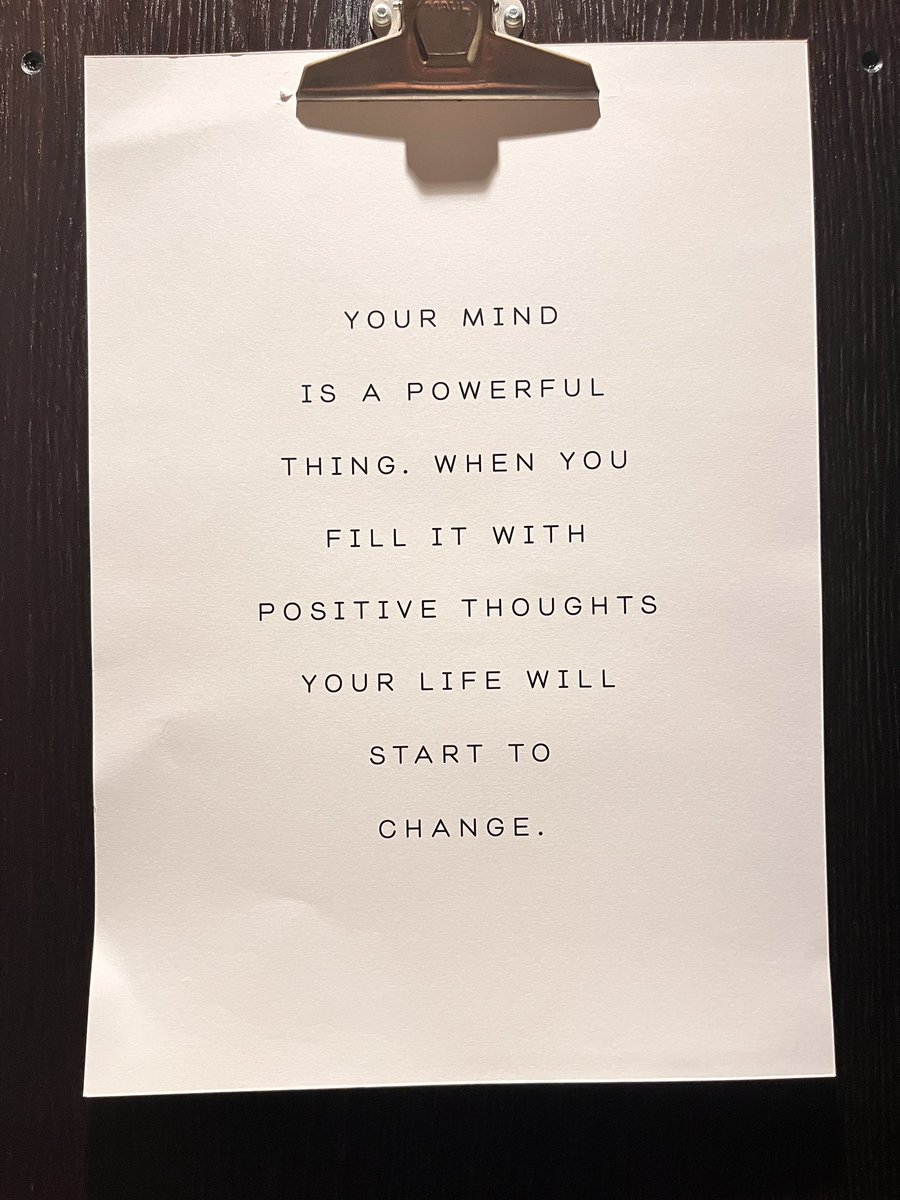 Es gibt ein Serviced Apartment/Hotel, das ich während meines Nomadentums immer wieder gern besuche. 

Das hier hängt über dem Männerpissoir. Ich freue mich jedes Mal das zu lesen. Zumindest für mich funktioniert es. :)

Ich bin für mehr Klomotivation! ✌🏼🧡