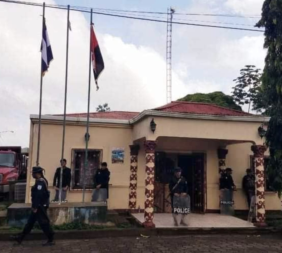 📰 El asalto a El Almendro: Tres años de dictadura, represión y abandono municipal.

Por: _Moises Salinas._

facebook.com/share/p/1C4kyQ…

#DesdeAfueraPorNicaragua
#Nicaragua
#ExilioOrganizado