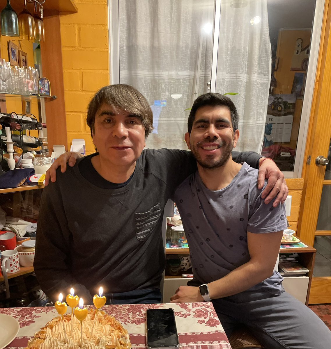 Ayer fue el cumpleaños de este maravilloso hombre que pueblo llamar mi papá  🫂 gracias por ese corazón protector, por estar siempre, por cuidar, enseñar ❤️
