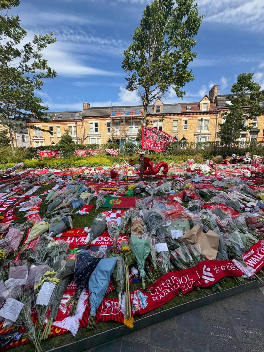 With heavy hearts, we at Hotel Anfield join the Liverpool family in mourning the heartbreaking loss of Diogo Jota and his brother André Silva. 

A talent on the pitch, a gentleman off it — his presence brought joy, pride, and unforgettable moments to the game we all love.

Today,