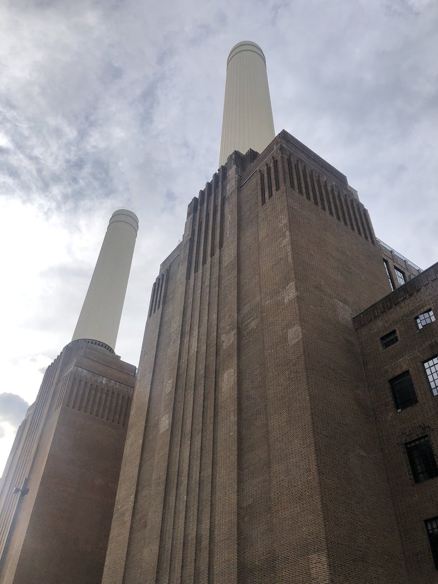 I interviewed Alex Horne about his beaut new book and was THRILLED to be invited to his book launch last night- plus the lil Taskmaster geek inside me was delighted to see it all being mc’d by Mark Watson 🥳