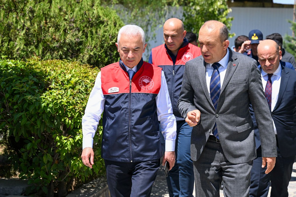Valimiz Sayın Uğur Turan, Tarım Kredi Hayvancılık Genel Müdürü Muhammet Çığ ile birlikte Tarım Kredi Hayvancılık Bayramdere Şubesini ziyaret ederek, incelemelerde bulundu.⤵️