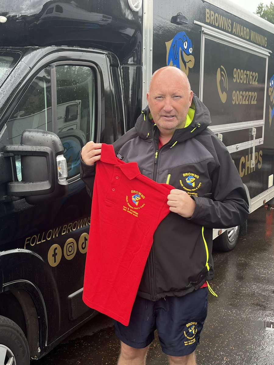 Ffeirste's tweet image. We are delighted to support Browns Chippy in securing funding through @ForasnaGaeilge Business Support scheme for bi-lingual staff wear.
If you are a small/medium commercial enterprise that wants to promote Irish in your business drop us a message.
#Gaeilge #Gnó #business