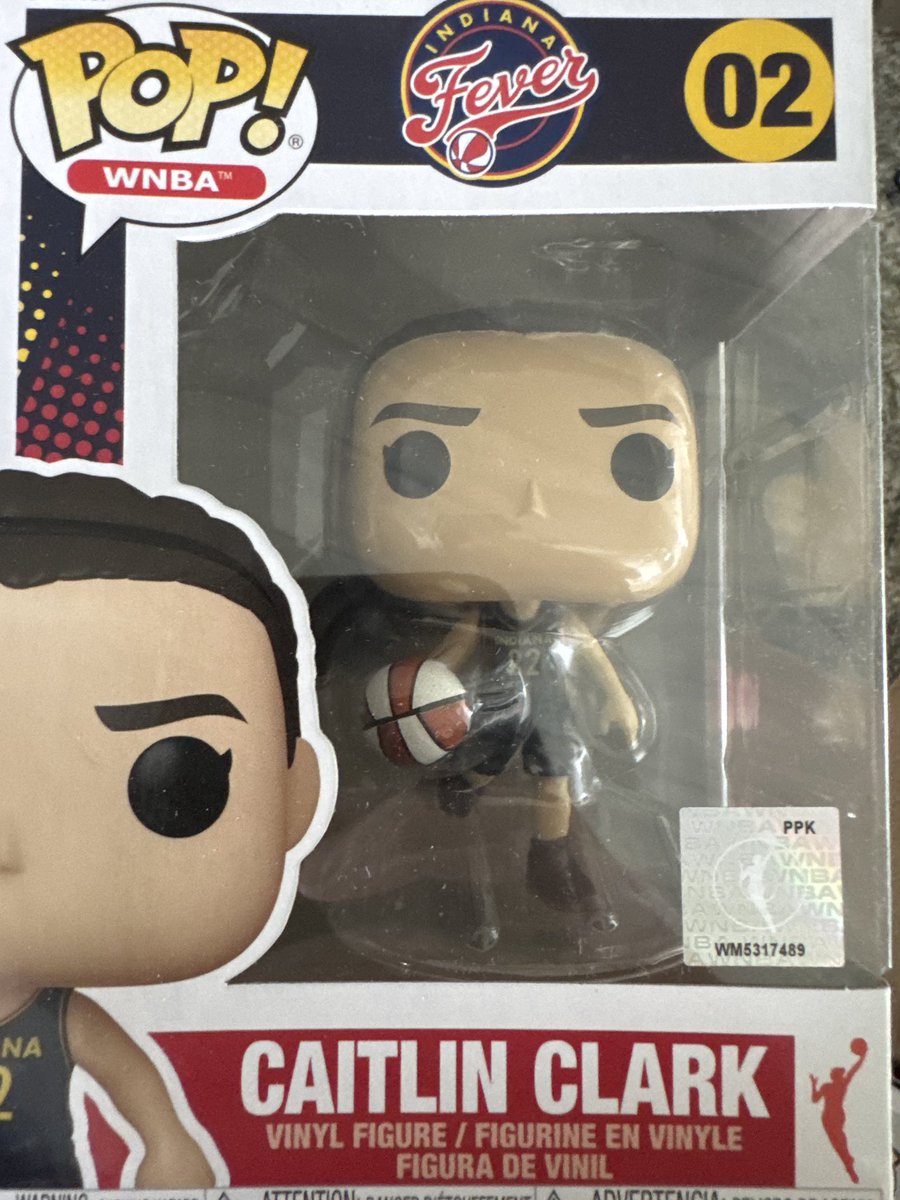 Love you <a href="/CaitlinClark22/">Caitlin Clark</a> can you maybe sign one? You usually hit 3’s so maybe all 3? 🏀