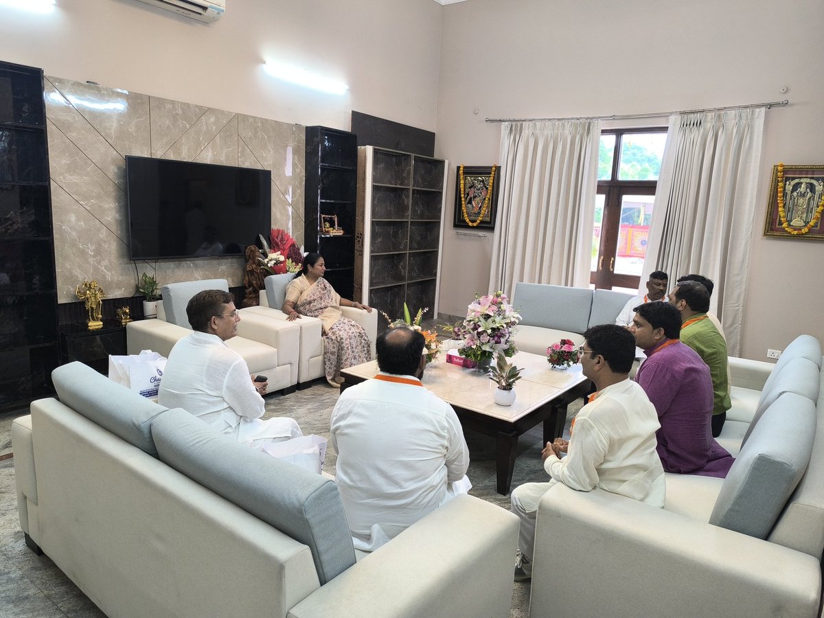 NBT Dilli (@nbtdilli) on Twitter photo рдореБрдЦреНрдпрдордВрддреНрд░реА рд░реЗрдЦрд╛ рдЧреБрдкреНрддрд╛ рдЕрдм 2, рд░рд╛рдЬрдирд┐рд╡рд╛рд╕ рдорд╛рд░реНрдЧ рд╕реНрдерд┐рдд рдЕрдкрдиреЗ рдирдП рдХреИрдВрдк рдСрдлрд┐рд╕ рдкрд░ рдЬрдирддрд╛ рд╕реЗ рдорд┐рд▓рд╛ рдХрд░реЗрдВрдЧреАред рдЖрдЬ рд╣рд╡рди рдкреВрдЬрди рдХреЗ рдмрд╛рдж рдЗрд╕ рдСрдлрд┐рд╕ рдХреЛ рдЦреЛрд▓рд╛ рдЧрдпрд╛ред рдЗрд╕реЗ 'рдореБрдЦреНрдпрдордВрддреНрд░реА рдЬрдирд╕реЗрд╡рд╛ рд╕рджрди' рдирд╛рдо рджрд┐рдпрд╛ рдЧрдпрд╛ рд╣реИред рд╕рдорд╛рд░реЛрд╣ рдореЗрдВ рд╢рд╛рдорд┐рд▓ рд╣реБрдП рдПрд▓рдЬреА рд╕рдореЗрдд рдмреАрдЬреЗрдкреА рдХреЗ рдХрдИ рдиреЗрддрд╛, рд╕рд╛рдВрд╕рдж рдФрд░ рд╡рд┐рдзрд╛рдпрдХред Via <a href="/PrashantSoniNBT/">Prashant Soni</a> рдореБрдЦреНрдпрдордВрддреНрд░реА рд░реЗрдЦрд╛ рдЧреБрдкреНрддрд╛ рдЕрдм 2, рд░рд╛рдЬрдирд┐рд╡рд╛рд╕ рдорд╛рд░реНрдЧ рд╕реНрдерд┐рдд рдЕрдкрдиреЗ рдирдП рдХреИрдВрдк рдСрдлрд┐рд╕ рдкрд░ рдЬрдирддрд╛ рд╕реЗ рдорд┐рд▓рд╛ рдХрд░реЗрдВрдЧреАред рдЖрдЬ рд╣рд╡рди рдкреВрдЬрди рдХреЗ рдмрд╛рдж рдЗрд╕ рдСрдлрд┐рд╕ рдХреЛ рдЦреЛрд▓рд╛ рдЧрдпрд╛ред рдЗрд╕реЗ 'рдореБрдЦреНрдпрдордВрддреНрд░реА рдЬрдирд╕реЗрд╡рд╛ рд╕рджрди' рдирд╛рдо рджрд┐рдпрд╛ рдЧрдпрд╛ рд╣реИред рд╕рдорд╛рд░реЛрд╣ рдореЗрдВ рд╢рд╛рдорд┐рд▓ рд╣реБрдП рдПрд▓рдЬреА рд╕рдореЗрдд рдмреАрдЬреЗрдкреА рдХреЗ рдХрдИ рдиреЗрддрд╛, рд╕рд╛рдВрд╕рдж рдФрд░ рд╡рд┐рдзрд╛рдпрдХред Via <a href="/PrashantSoniNBT/">Prashant Soni</a>