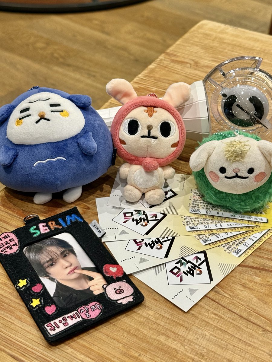 Modone205's tweet image. 너무너무 이른시간에 시작이예요🫠 
행복한 생방송 무직~뱅크🫶🏻