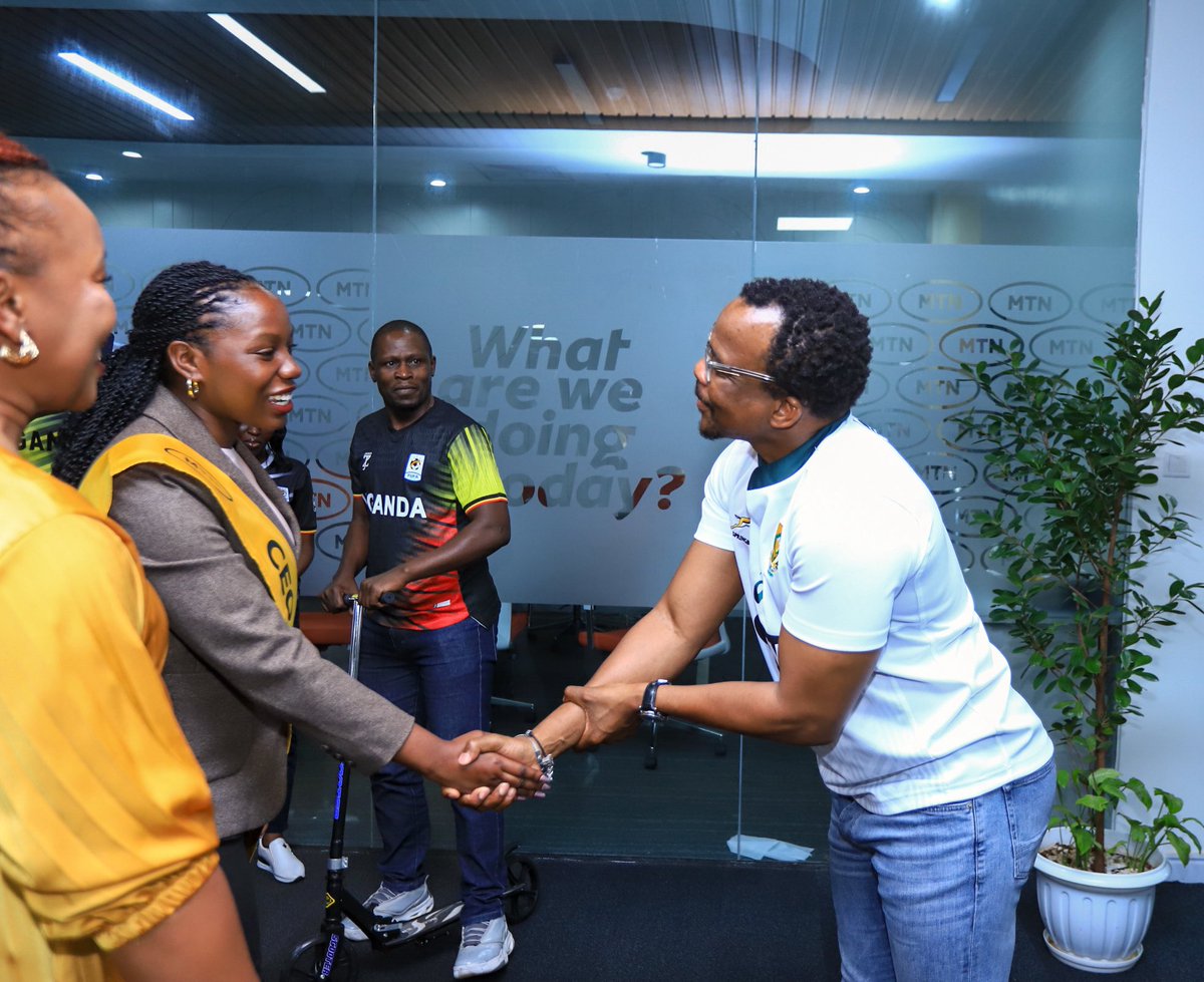mtnug's tweet image. Leadership looks better when you understand the engine room.

Our CEO @lindamukyala alongside her ExCo team, toured the MTN powerhouse from tech to finance to customer care all under the guidance of @sylmulinge
#MTNCEOofTheDay | #UnstoppableYou.