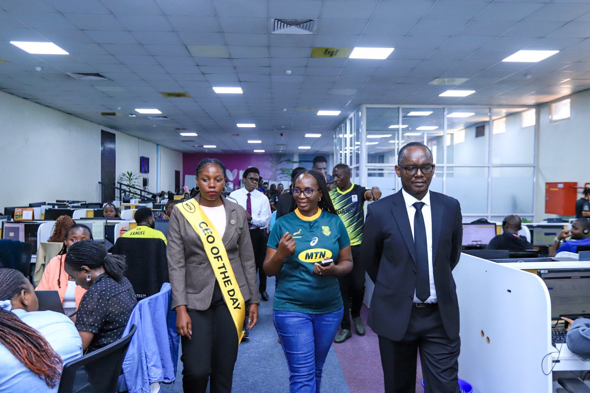 mtnug's tweet image. Leadership looks better when you understand the engine room.

Our CEO @lindamukyala alongside her ExCo team, toured the MTN powerhouse from tech to finance to customer care all under the guidance of @sylmulinge
#MTNCEOofTheDay | #UnstoppableYou.