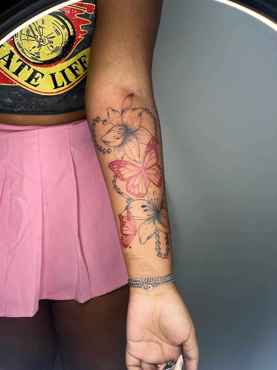 Big, dumb, and tone deaf. By Danielle at Imagine Ink in Roanoke, VA. : r/ tattoos, image size:900x1200