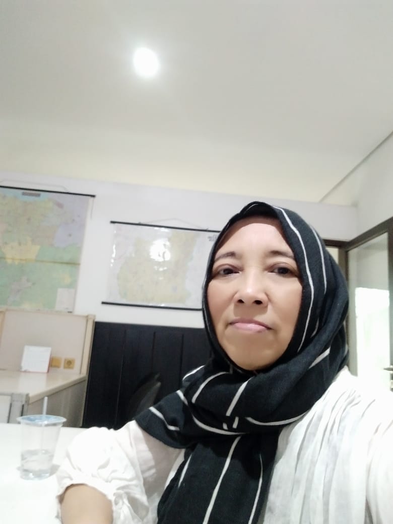 TusbolWawan's tweet photo. Kader @psi_id namanya Gina Erry Hernawati, mafia tanah, tukang tipu. Direktur PT. Wahyu Tatawasana, perusahaan abal2
CC: @kaesangp https://t.co/UfSaWUiykO