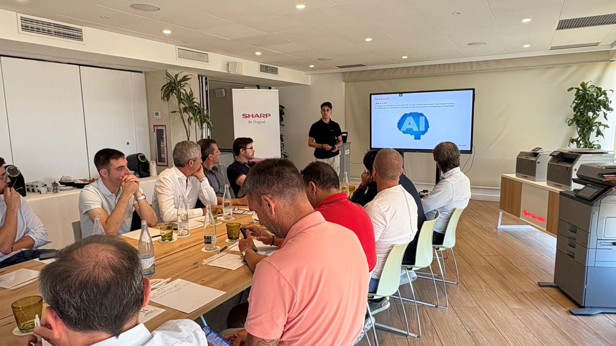Sharp_ES's tweet photo. 📍Ayer celebramos nuestra segunda #Sharp Strategy Meeting en Barcelona.

Presentamos proyectos clave: aplicación #IA, #Synappx, nueva gama Visual Solutions y acciones de #sostenibilidad y #RSC.

¡Seguimos avanzando con visión global y compromiso local!

#SharpEspaña #Innovación https://t.co/gBR05FQnNq