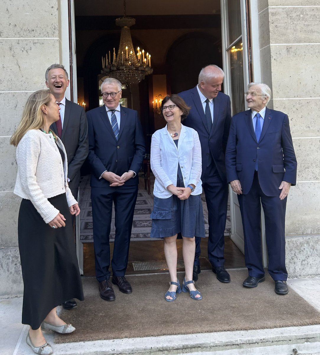 AmbDEenFR's tweet image. La souveraineté 🇪🇺: à quel point dépend-t-elle d’une monnaie numérique de banque centrale? Un débat passionnant sur l’autonomie, l’efficacité et la résilience. Merci à @burkhardbalz @bundesbank & @Agnèsbq1, sous-gouverneure de la @banquedefrance, ainsi qu’@etiennebarel & @GescheW