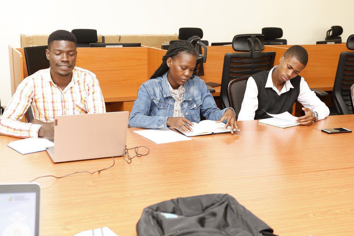 Soroti University Library (@sunlibdept) on Twitter photo Our library interns from <a href="/kyambogou/">KYAMBOGO UNIVERSITY</a> are today having a session with the Library eResource team.
Mr. <a href="/lujjaziiz/">Lujjah😉</a> is taking participants through eResources & Database access and use, Data Analysis using SPSS, Reference Services and Customer care excellence in Libraries Our library interns from <a href="/kyambogou/">KYAMBOGO UNIVERSITY</a> are today having a session with the Library eResource team.
Mr. <a href="/lujjaziiz/">Lujjah😉</a> is taking participants through eResources & Database access and use, Data Analysis using SPSS, Reference Services and Customer care excellence in Libraries