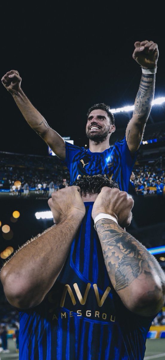 ياناس الهلال حديث العالم  🌍💙

في 2022 كنا حديث العالم ووصيف العالم 💣💙🌍

في 2025 حديث العالم و تطرد السيتي من البطولة 💙🌍

لاتقولي دوري وكأس ولا تقولي نخبة ولا تقولي شي ثاني 

اللي قاعد يسويه الهلال فخر كبير لكل الوطن 🔝

افتخر ياهلالي بناديك مشرف في كل المحافل 💙