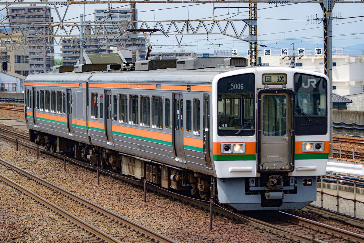 JR東海 通勤電車

みんなはどれが好き?
315系
313系
311系 
213系
#ありがとう311系 
#新時代315系