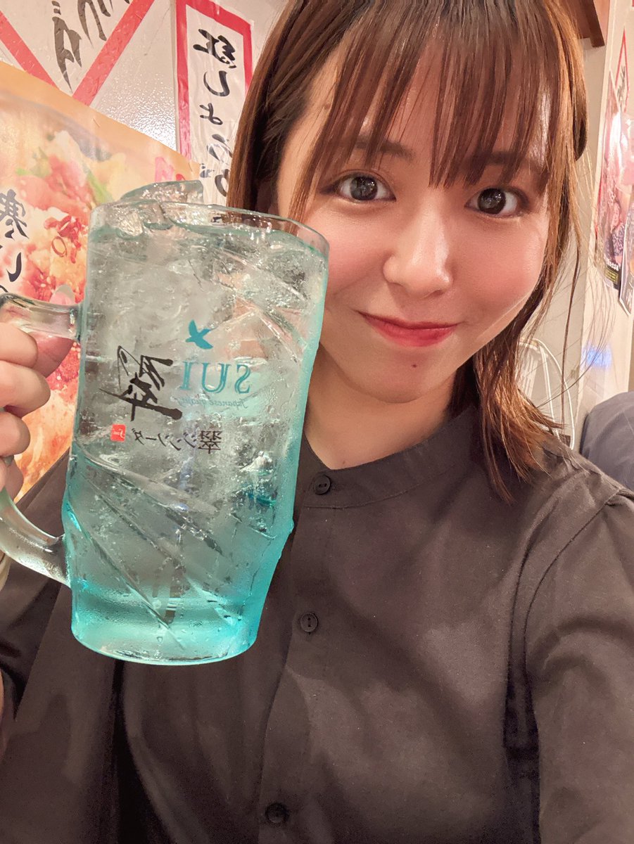 mii000288's tweet image. おつかれカンパーイ🍻
華金🩵みんな大好き金曜日🩵🩵
博多劇場にてまずは1杯🍻
メガのスイジンと餃子を注入〜！！