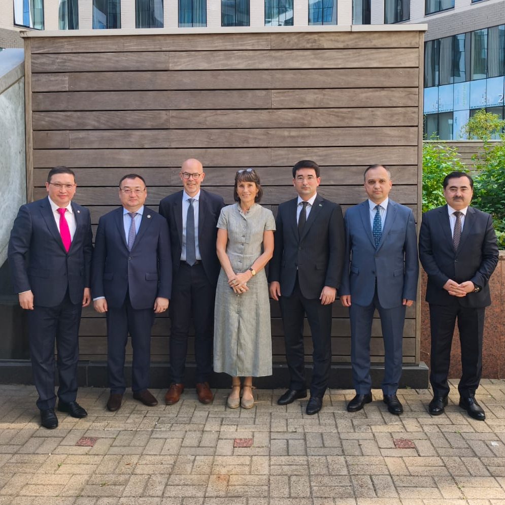 kgembassybe's tweet image. H.E. Aidit Erkin was glad to meet today with fellow 🇰🇿🇺🇿🇹🇲🇹🇯 Ambassadors for an engaging exchange with @CharlotAdriaen & @PeterisUstubs from @EU_Partnerships. They had a productive discussion on the outcomes of the recent Summit and plans for joint activities in the near future.