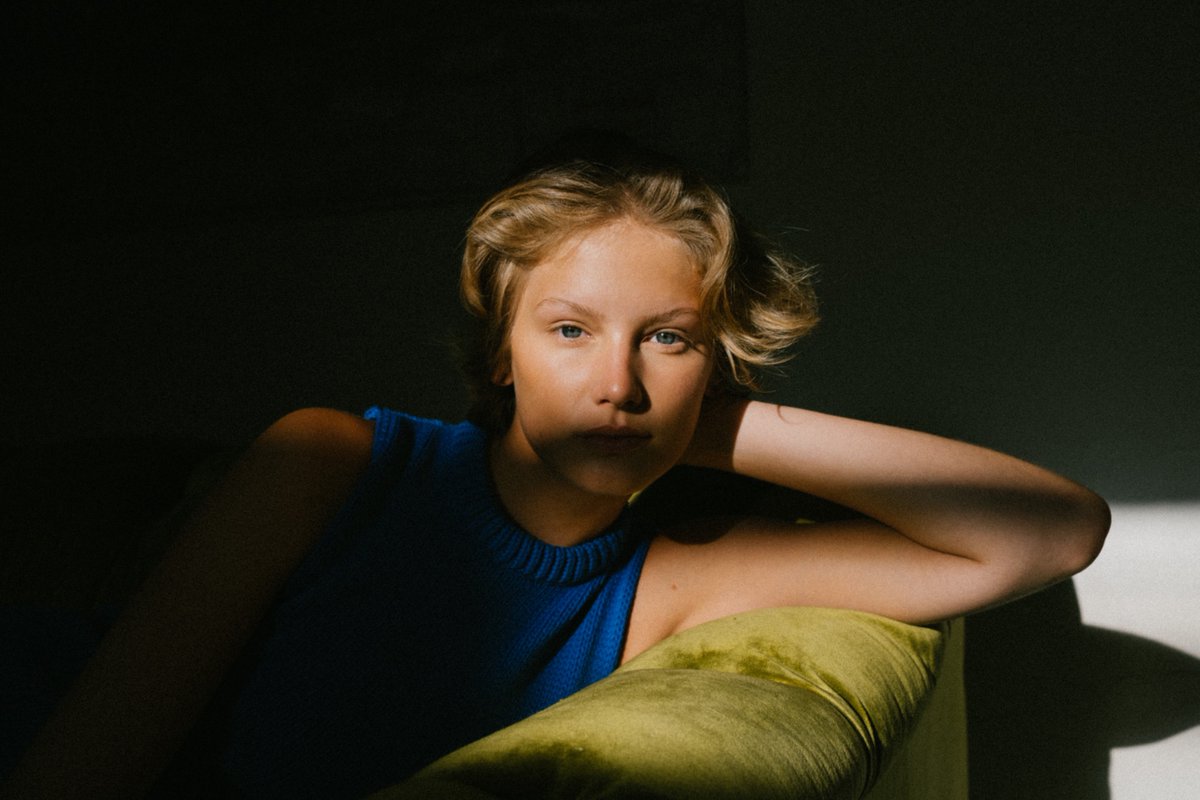 alexkibb_'s tweet image. Nathalie bathed in light - on Fujifilm X100V