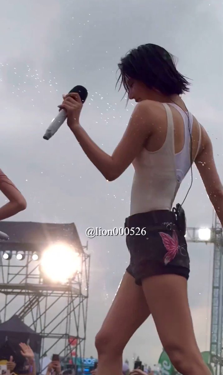 itzsunbae_'s tweet photo. YEJI’S BACK PROFILE 🫠 https://t.co/dwVBG2QaP5