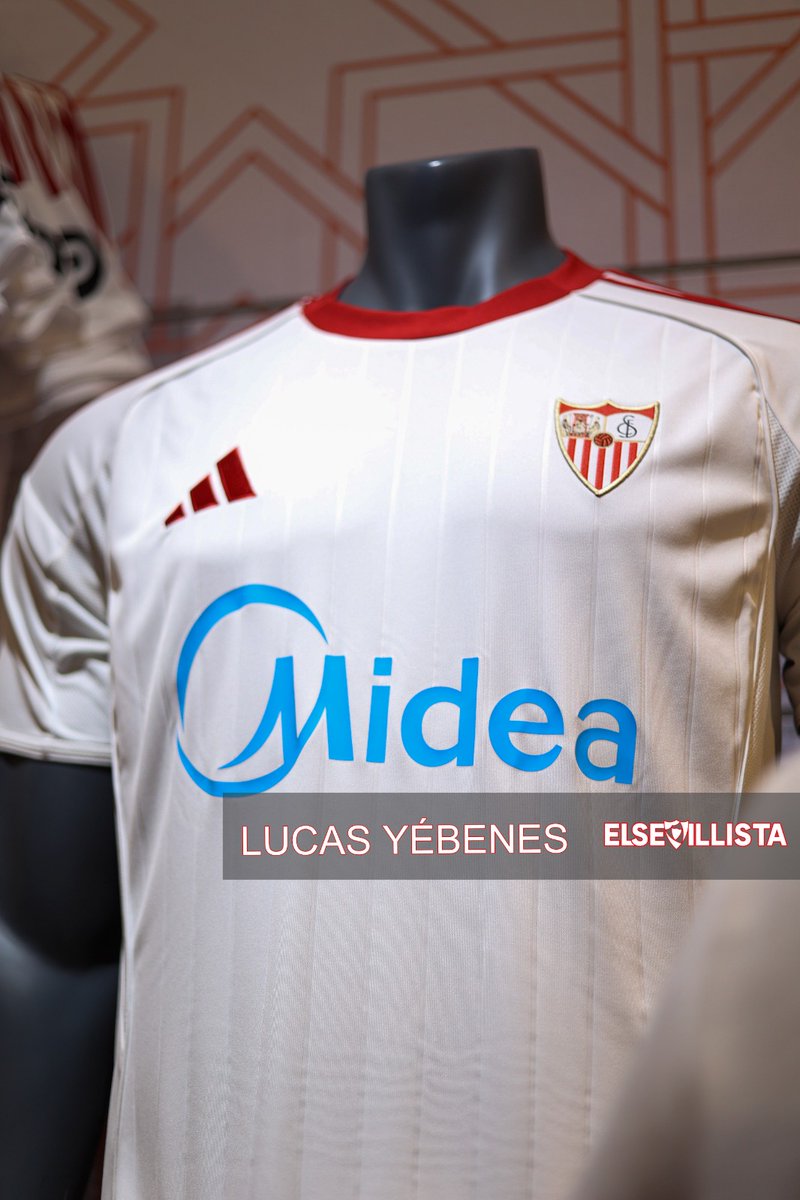 El Sevillista (@elsevillistacom) on Twitter photo 👕 El esperado hilo de la nueva camiseta del Sevilla FC
#️⃣ #SevillaFC #TDSDeporte #LateOrgullosaSevila
✍🏼 <a href="/Erick18SFC/">Erick Pérez</a>
📷 <a href="/LucasybnPhoto/">Lucas Yébenes Gordillo</a>
🧵 <a href="/BenditosColores/">Benditos Colores</a>
🔗 elsevillista.es/2025/07/el-esp… 👕 El esperado hilo de la nueva camiseta del Sevilla FC
#️⃣ #SevillaFC #TDSDeporte #LateOrgullosaSevila
✍🏼 <a href="/Erick18SFC/">Erick Pérez</a>
📷 <a href="/LucasybnPhoto/">Lucas Yébenes Gordillo</a>
🧵 <a href="/BenditosColores/">Benditos Colores</a>
🔗 elsevillista.es/2025/07/el-esp…