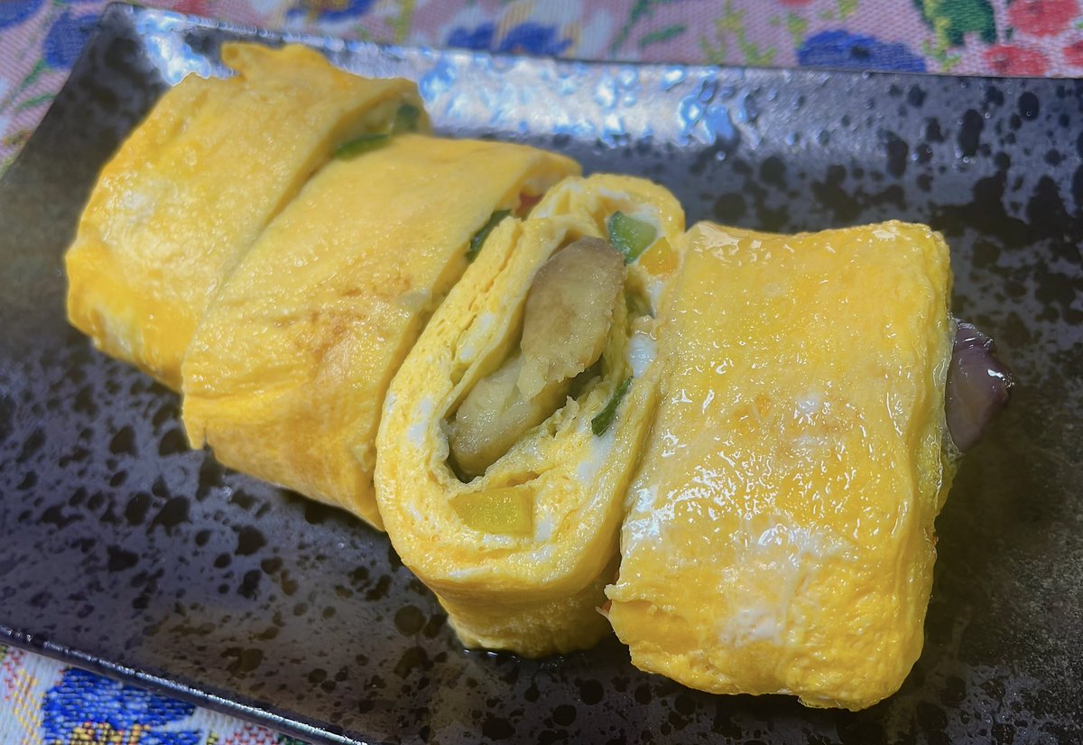 さめふらい✌️🦈✌️ (@com3d2ouen) on Twitter photo だし巻き玉子?
もう茄子入れてもミックスベジタブル入れても楽勝よ!!!✌️🦈✌️
#おうちごはん だし巻き玉子?
もう茄子入れてもミックスベジタブル入れても楽勝よ!!!✌️🦈✌️
#おうちごはん