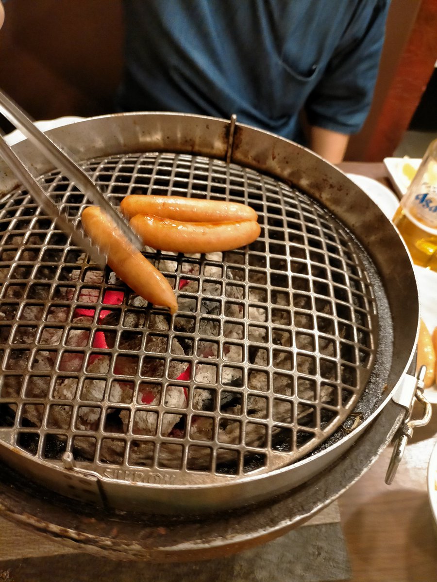 mikkanon's tweet image. 明日地球がどうにかなるかもしれないので焼肉にきましたー！
