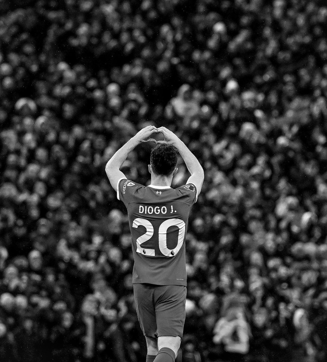 RedsFrance's tweet image. Diogo,

Tu es arrivé sans bruit, mais tu as illuminé Anfield de par tes buts et ton sourire que nous n’oublierons jamais. 

Tu étais bien plus qu’un joueur. Tu étais l’un des nôtres, et tu le resteras pour l’éternité.

𝐑𝐞𝐩𝐨𝐬𝐞 𝐞𝐧 𝐩𝐚𝐢𝐱 𝐃𝐢𝐨𝐠𝐨. 🕊️❤️

[🎙️@RedsFrance]