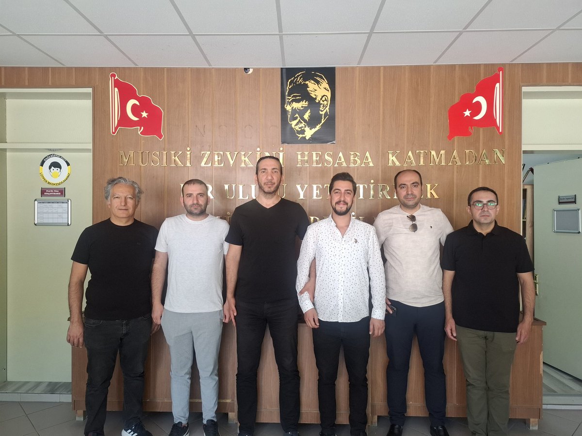 Fatih Murat Taşkın 🇹🇷 (@fmuratt23) on Twitter photo Atatürk Üniversitesi'nde “Geleneksel Müziğin Yitimi ve Yeni Müzik Dinleme Tercihlerine Etki Eden Sosyokültürel Faktörler” konulu doktora çalışmasını başarıyla tamamlayan kıymetli dostum <a href="/tlghnby23/">Tolgahan Bay 🇹🇷</a> Bey’e hayırlı olsun ziyaretinde bulunduk.
Akademik yolculuğunda gösterdiği azim ve Atatürk Üniversitesi'nde “Geleneksel Müziğin Yitimi ve Yeni Müzik Dinleme Tercihlerine Etki Eden Sosyokültürel Faktörler” konulu doktora çalışmasını başarıyla tamamlayan kıymetli dostum <a href="/tlghnby23/">Tolgahan Bay 🇹🇷</a> Bey’e hayırlı olsun ziyaretinde bulunduk.
Akademik yolculuğunda gösterdiği azim ve