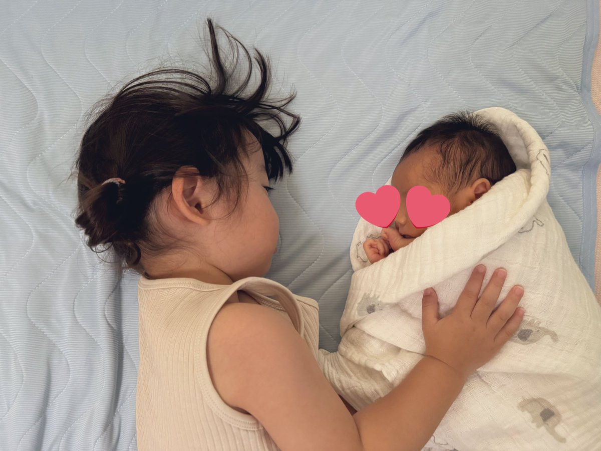 saaa613y's tweet photo. 新生児と赤ちゃん大好きねえねに
毎日癒されてる～🥰
大変なこともあるし毎日眠いけど🙃

もう新生児終わりなの早すぎるよ～😇😇😇 https://t.co/mASgKgPwlO