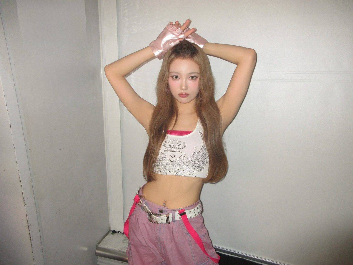 櫻井美羽さん へそピ開けた報告💜 #ME_I #MIU #櫻井美羽