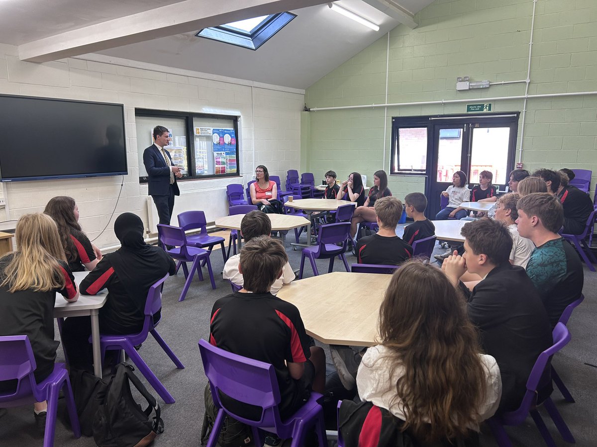 crickhowellhs's tweet image. Fantastic sessions with @LibDemDavid engaging in discussions about social media and politics, with Student Council and the learners who are interested in a career in politics.
Diolch David for engaging our young people in having a voice and making a difference! π£οΈ